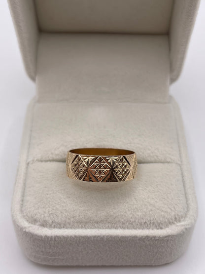 9ct gold patterned band