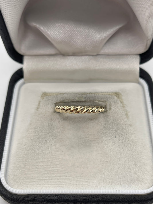 9ct gold croissant ring