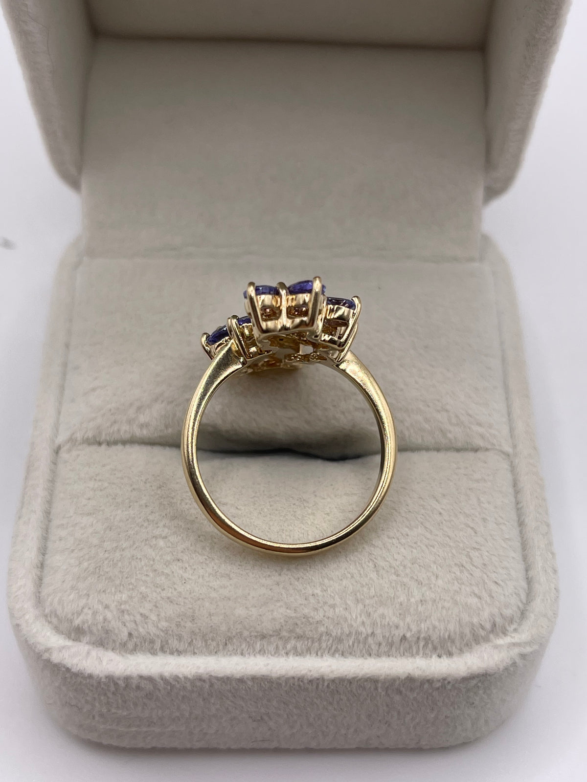 9ct gold tanzanite and diamond ring
