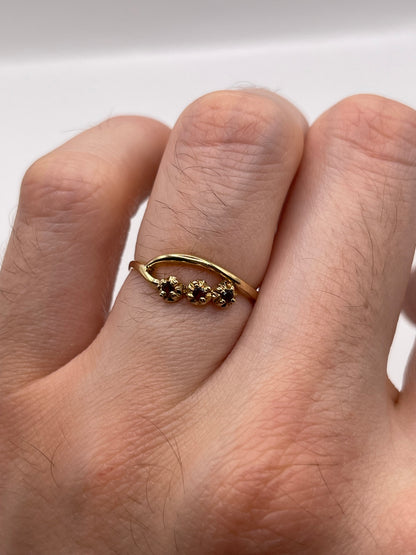 9ct gold garnet ring