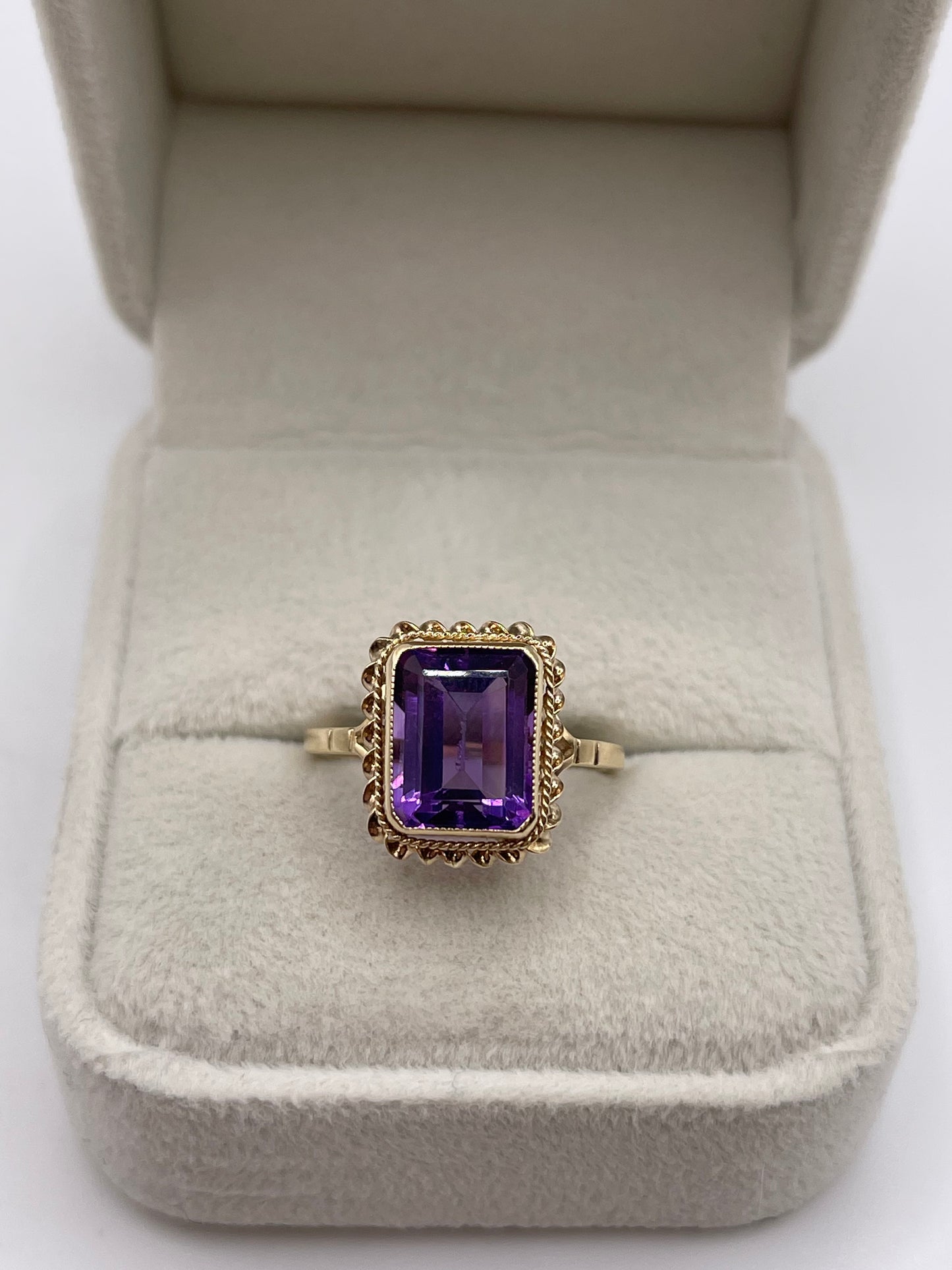 9ct gold amethyst ring