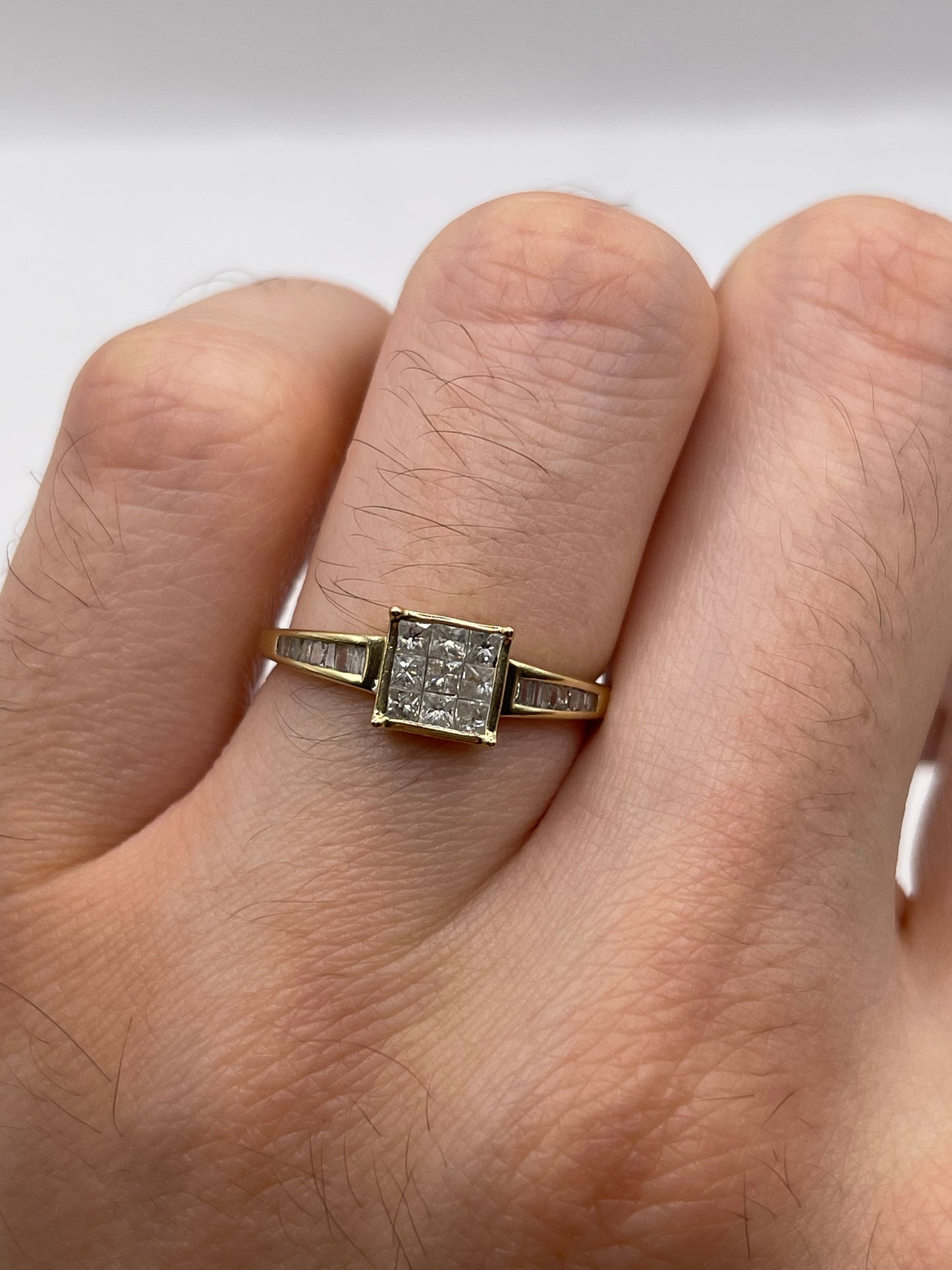 9ct gold diamond cluster ring