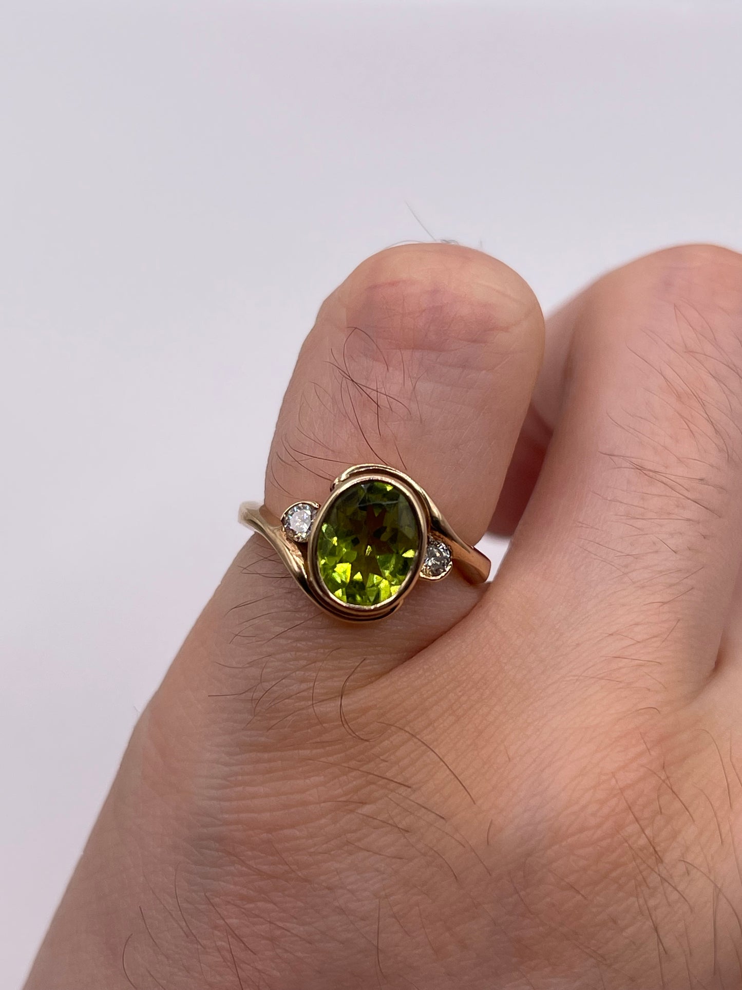 9ct gold peridot and diamond ring