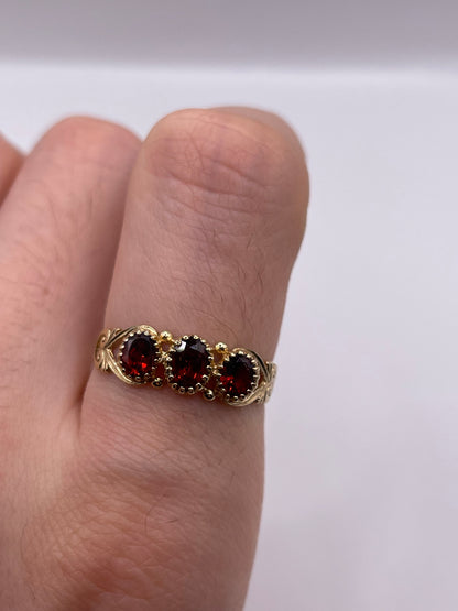 9ct gold garnet ring