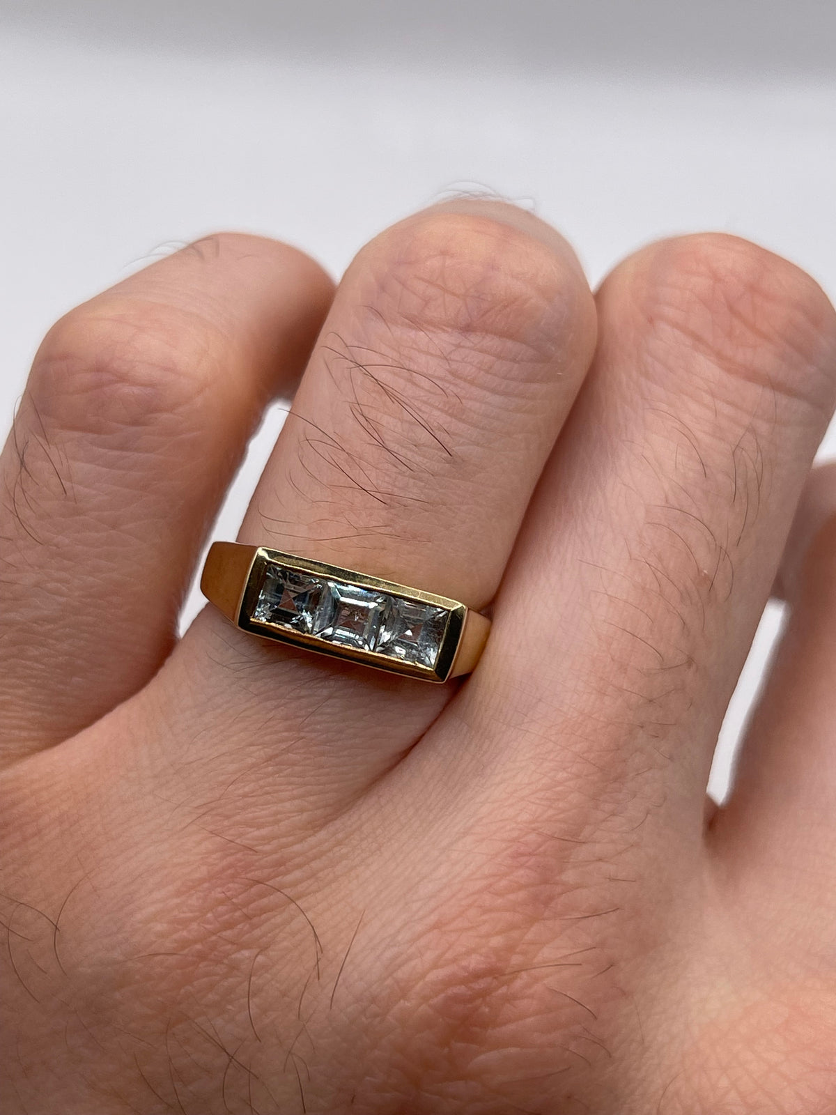 9ct gold aquamarine ring