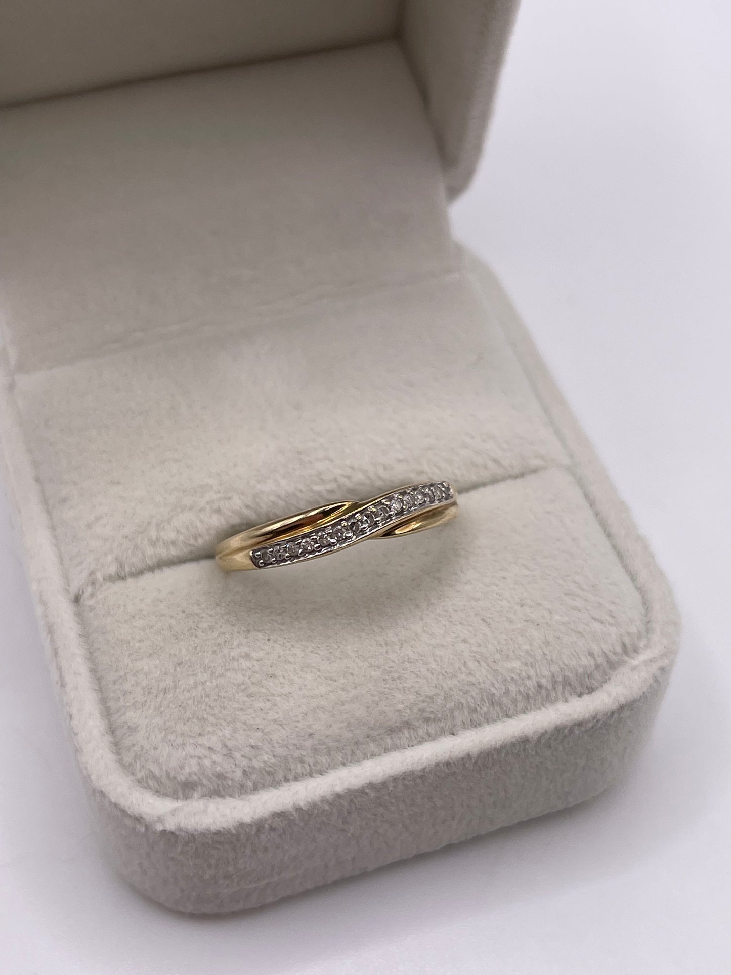 9ct gold diamond ring