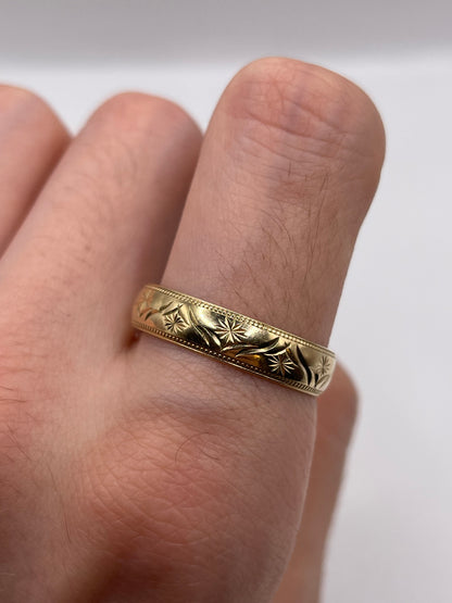 9ct gold patterned band