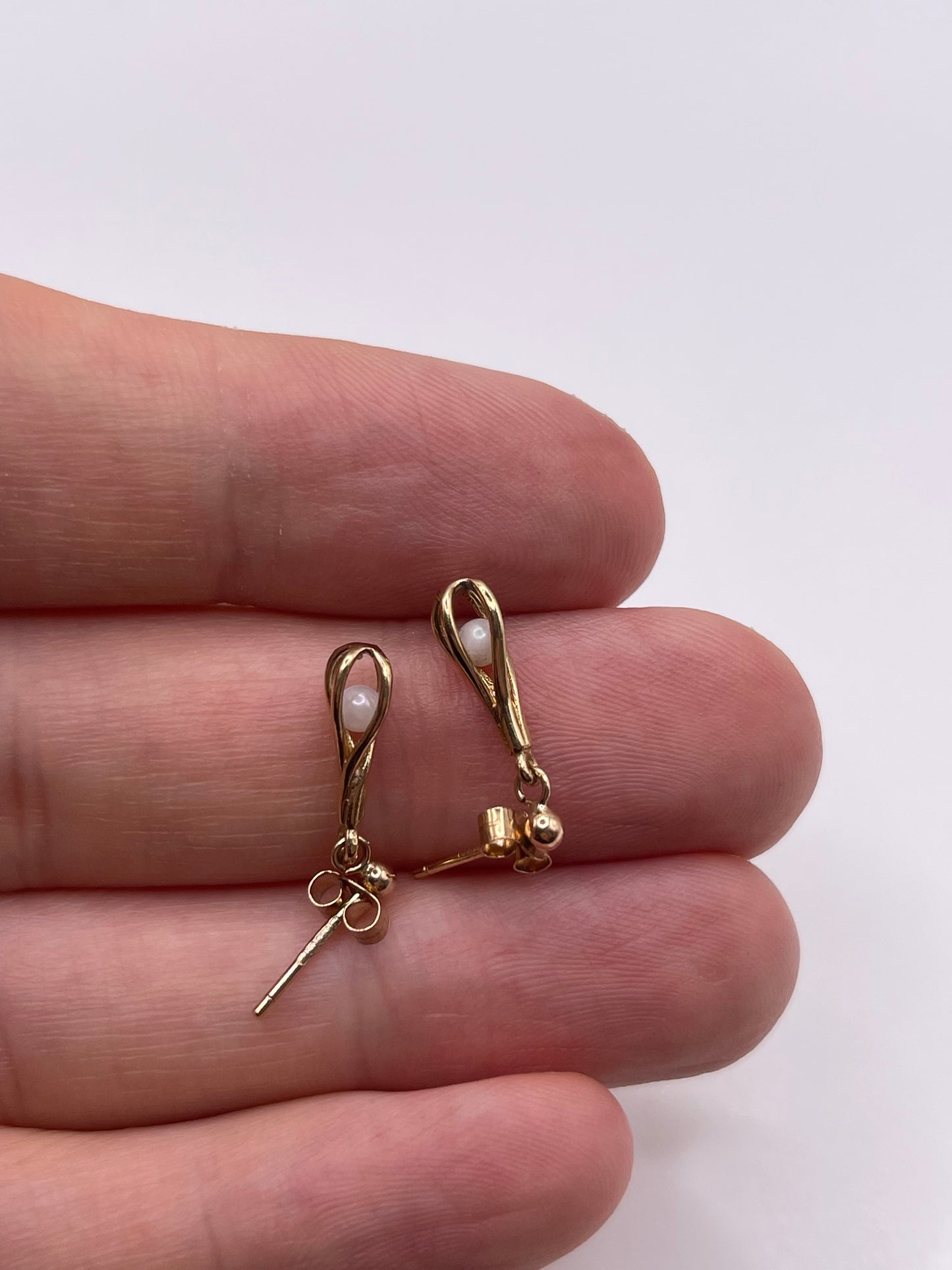 9ct gold pearl earrings