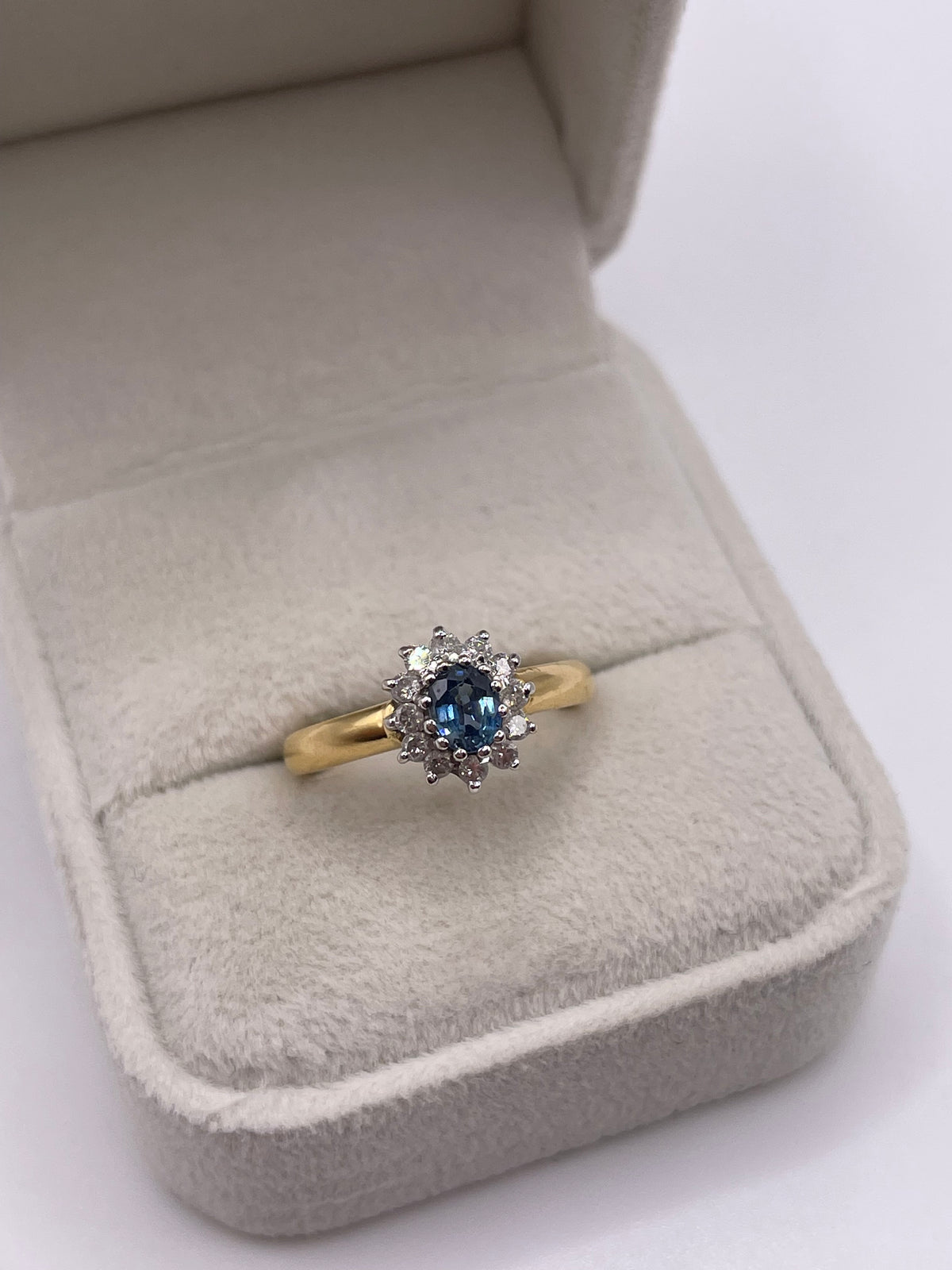 18ct gold sapphire and diamond ring