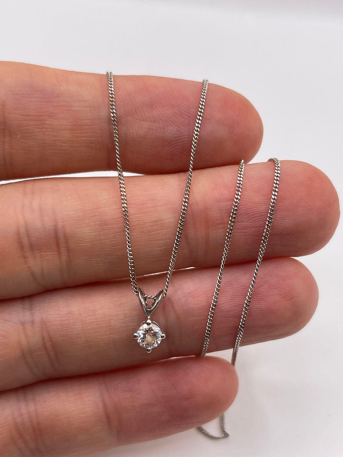 18ct white gold 25 point diamond necklace
