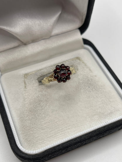 Antique 9ct gold garnet ring