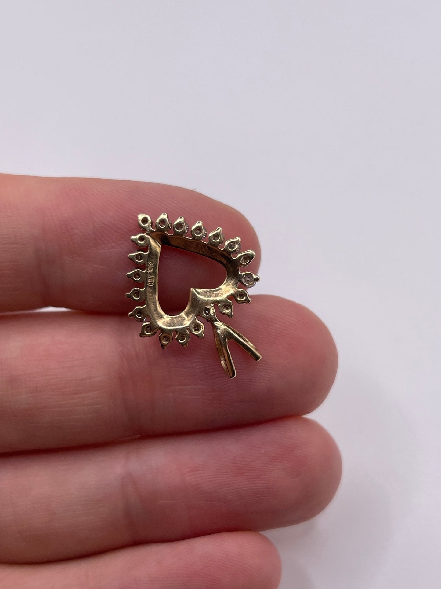 9ct gold diamond heart pendant