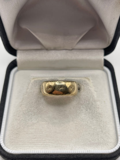 9ct gold engraved band