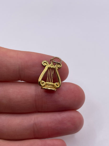 9ct gold lyre charm