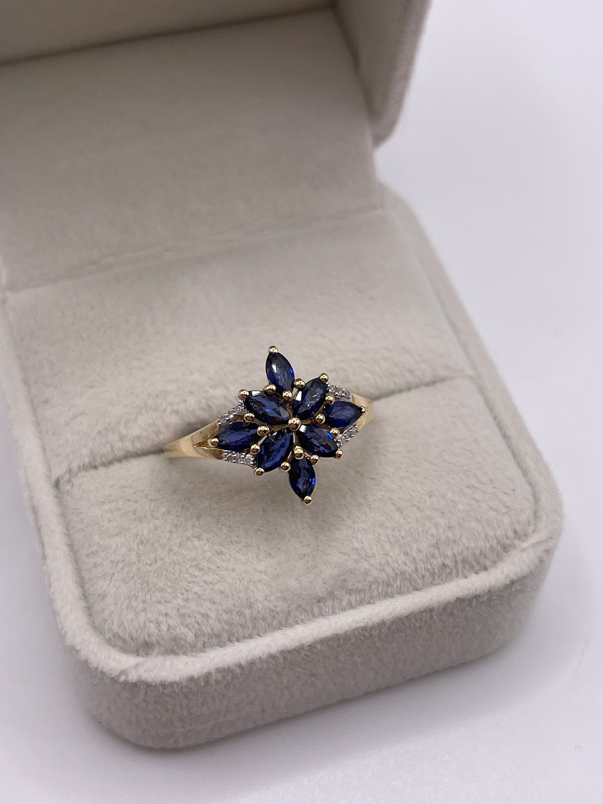 9ct gold kyanite and diamond ring