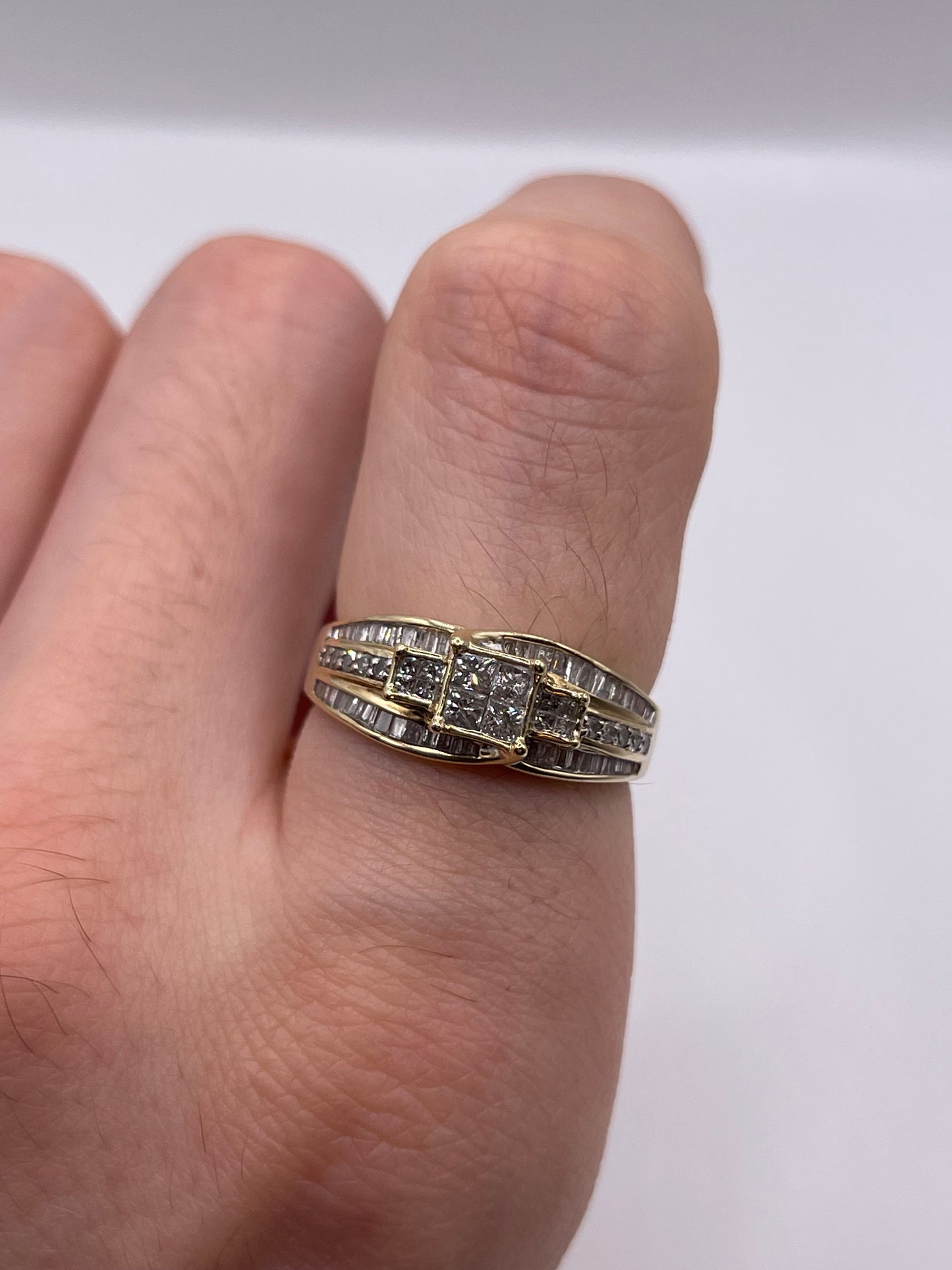 9ct gold diamond cluster ring