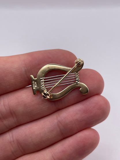 9ct gold pearl lyre brooch