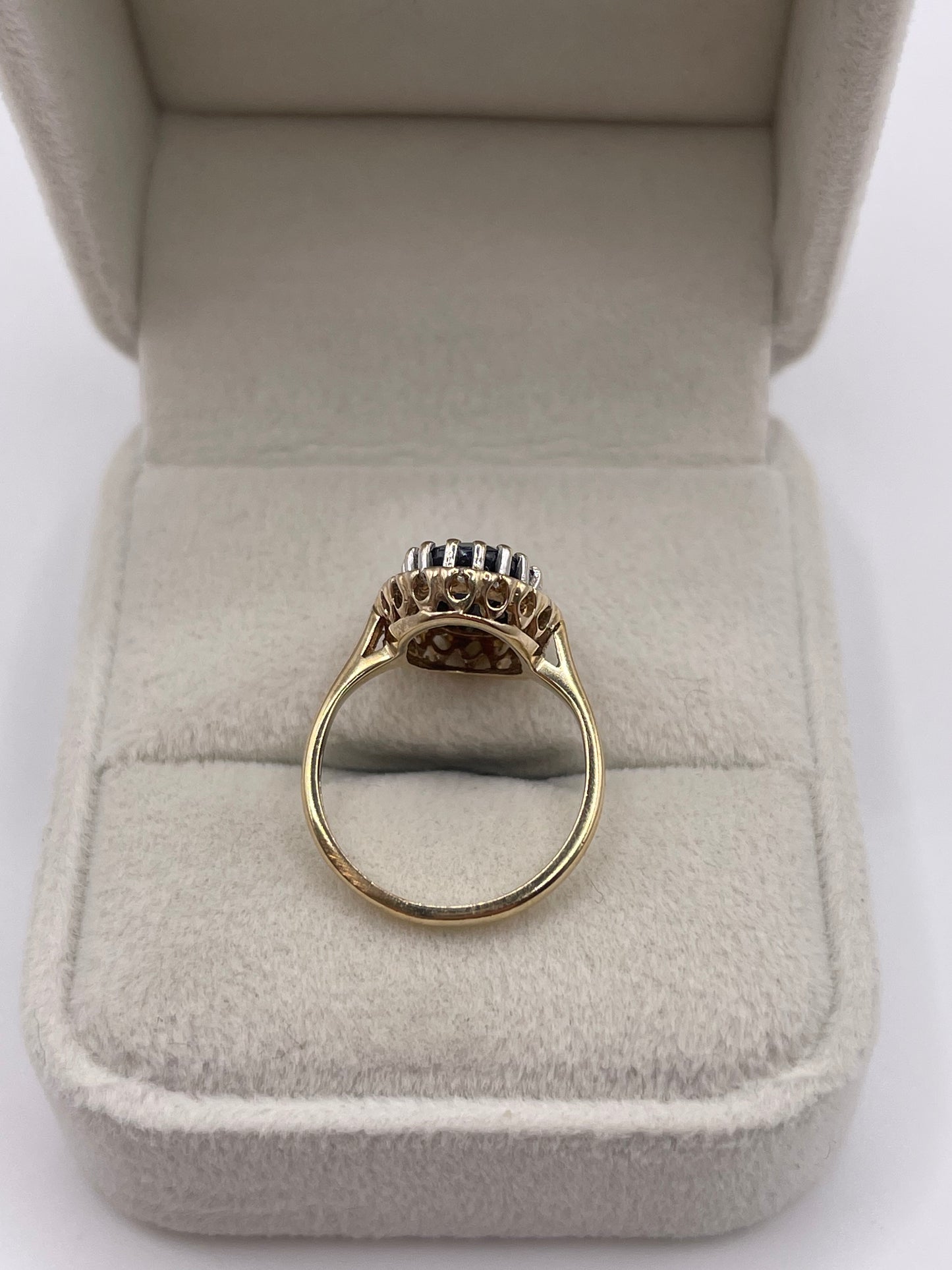 9ct gold sapphire and diamond ring