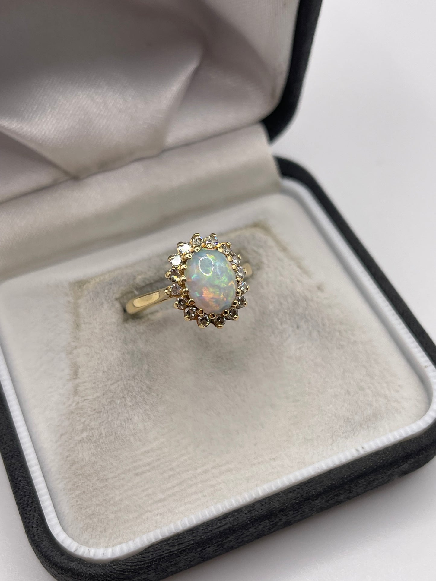 18ct gold opal and diamond ring