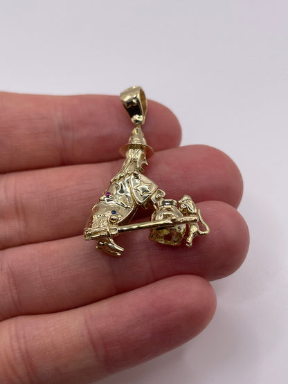 9ct gold articulated witch and cauldron pendant