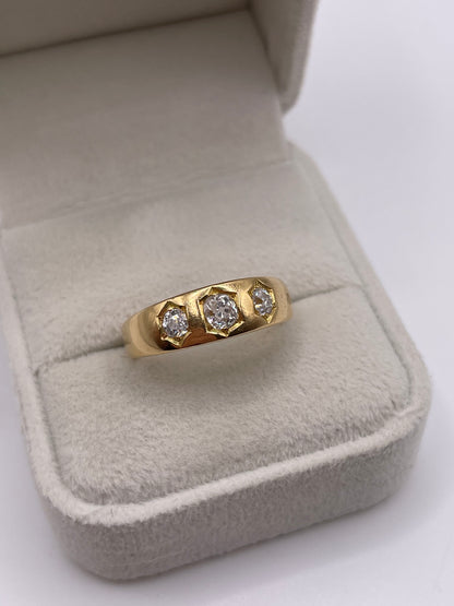 Antique 18ct gold 3 stone diamond guosy ring