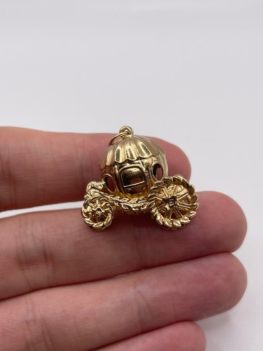 9ct gold carriage charm