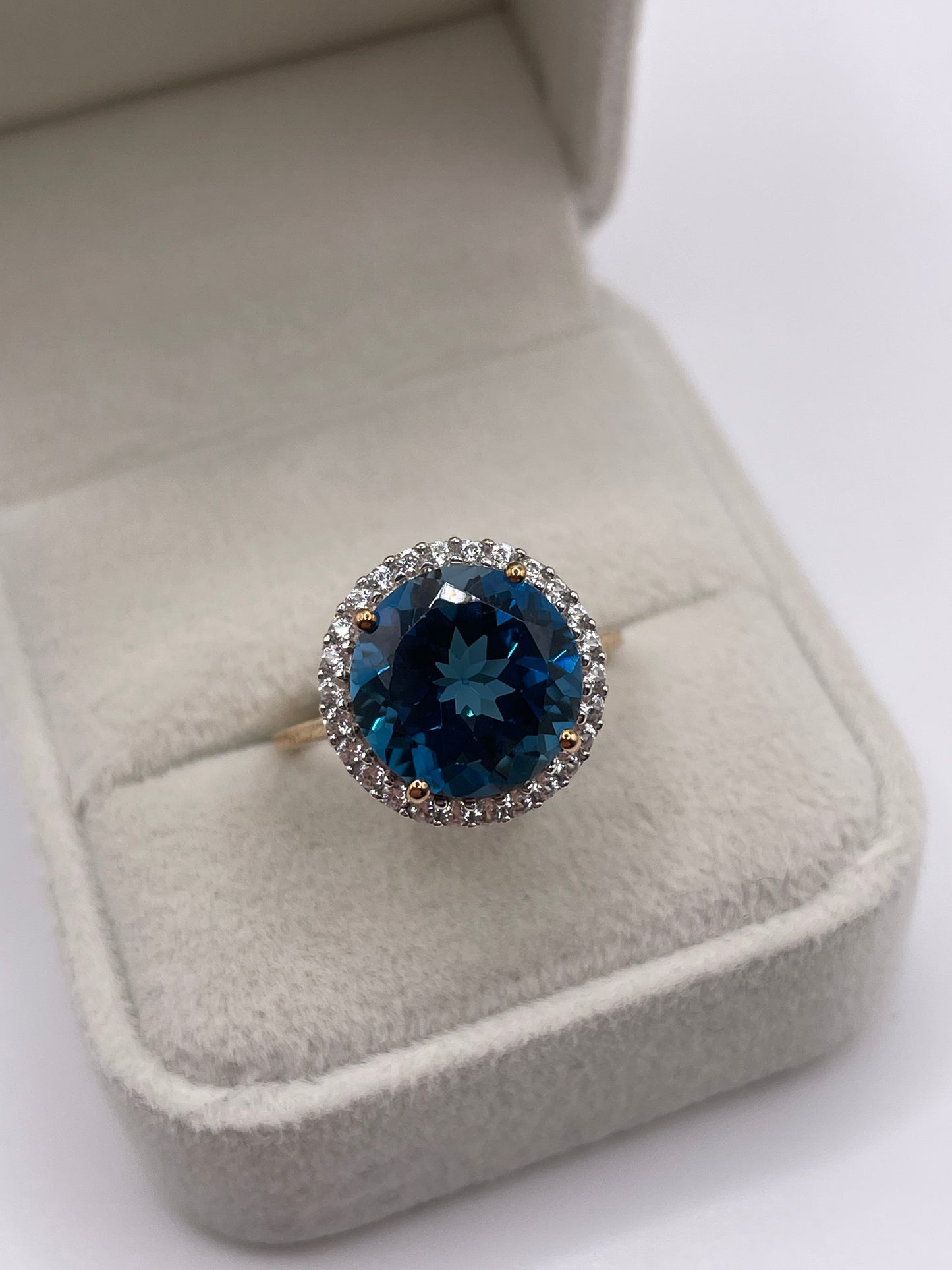 9ct gold topaz and zircon ring