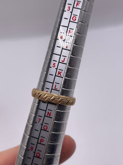 9ct gold patterned band