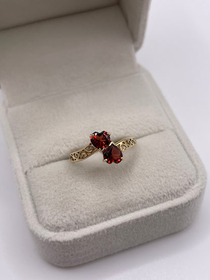 9ct gold garnet heart ring