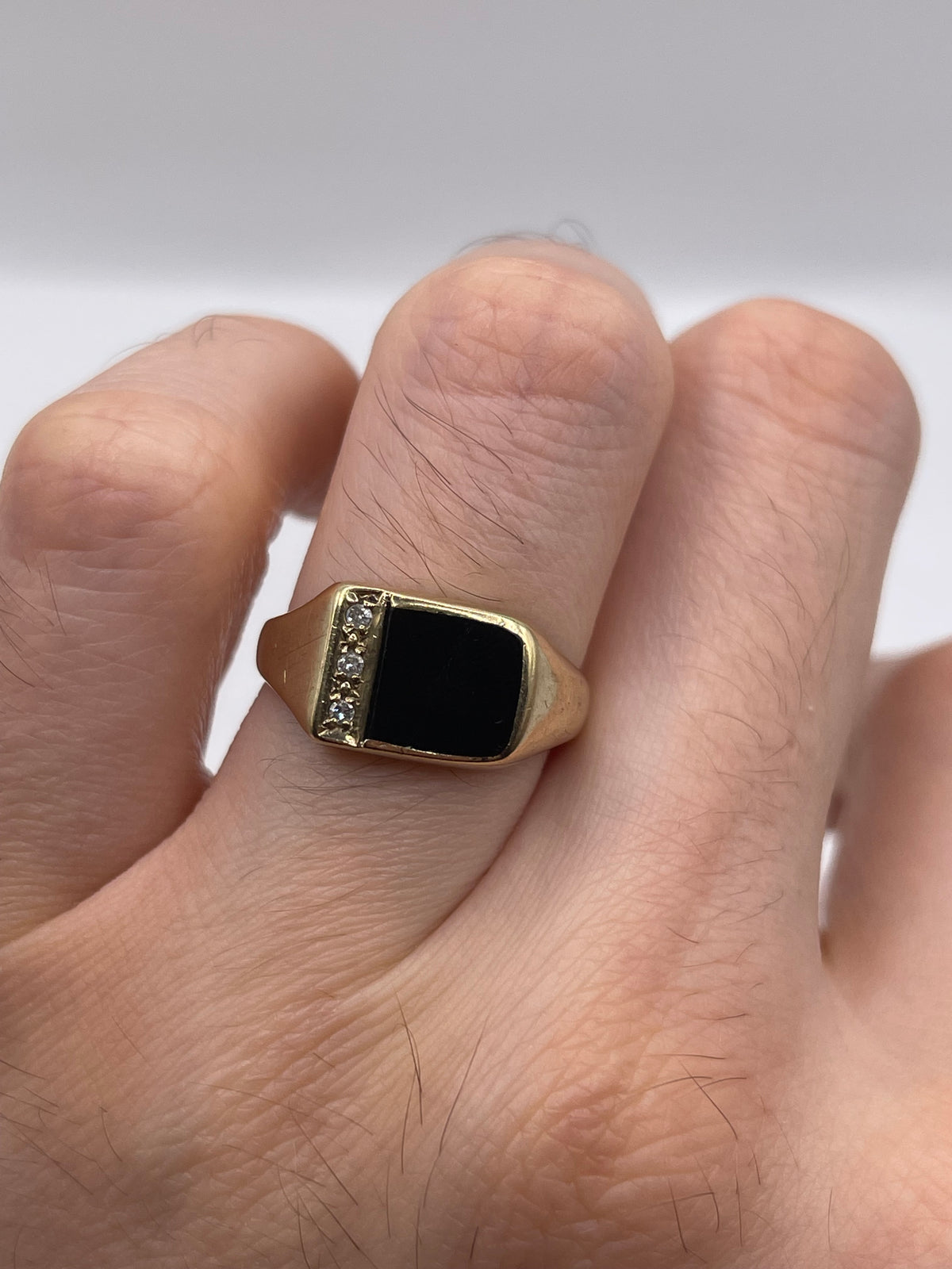 9ct gold onyx and diamond ring