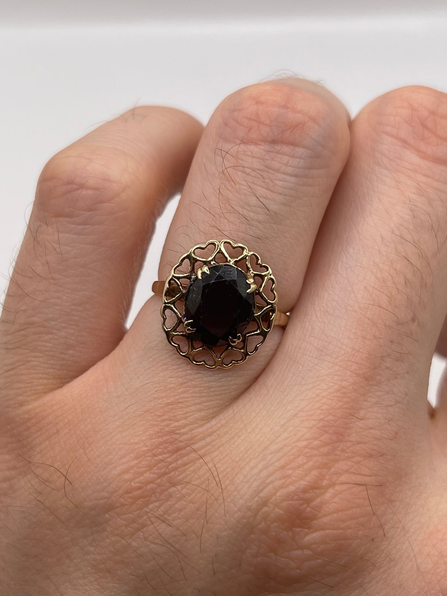 9ct gold garnet ring