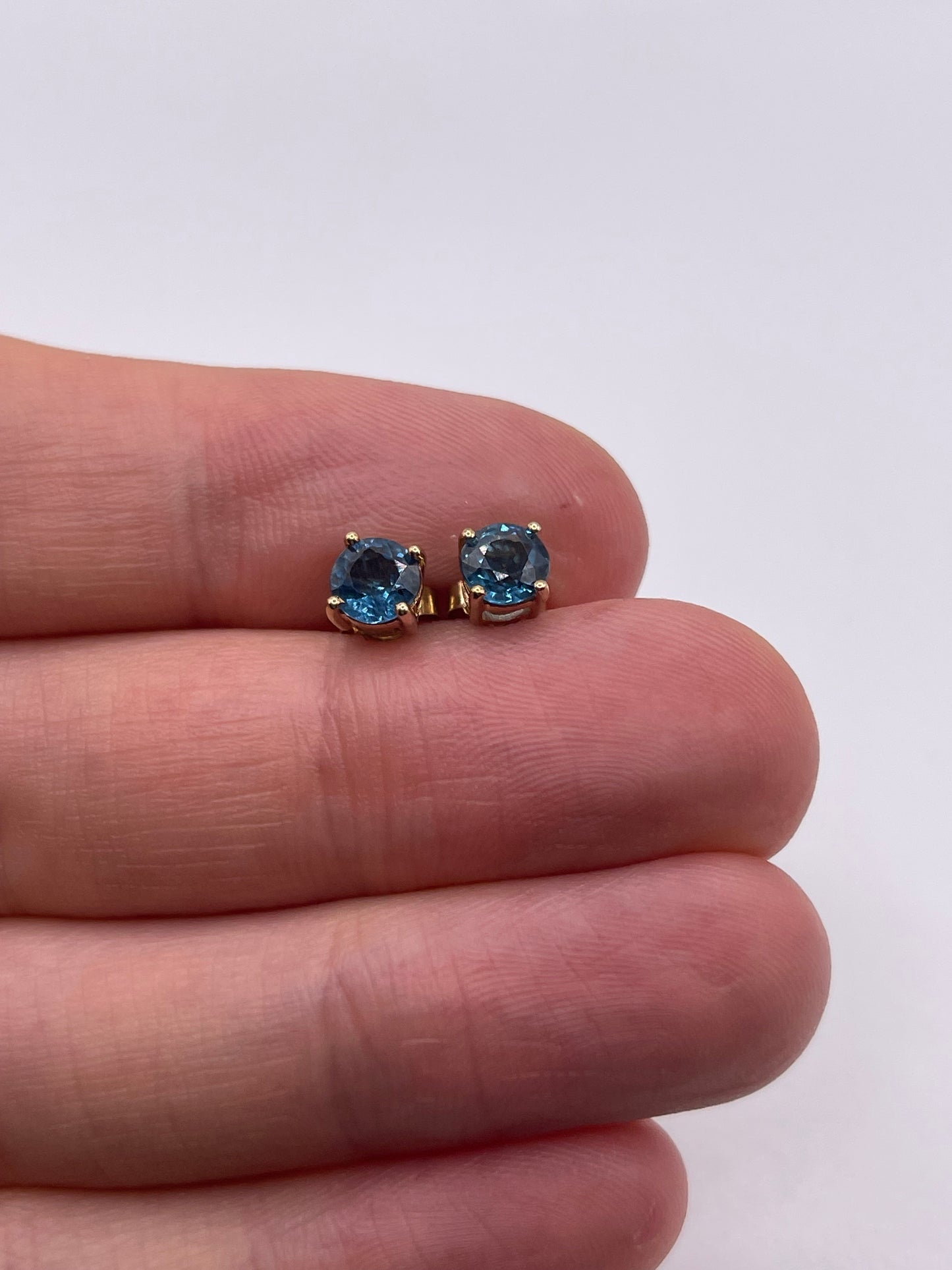 9ct gold sapphire earrings