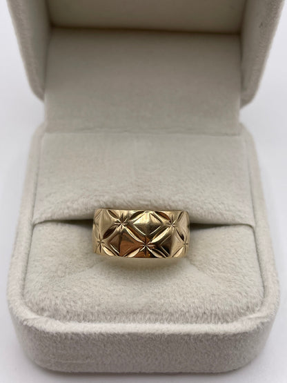 9ct gold patterned band