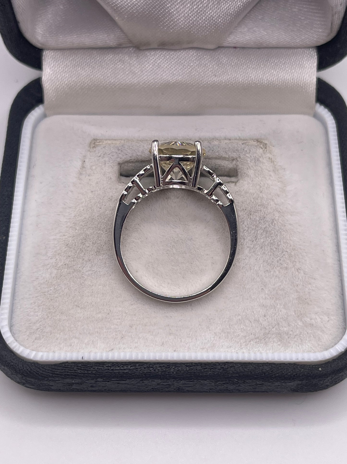 Silver topaz ring