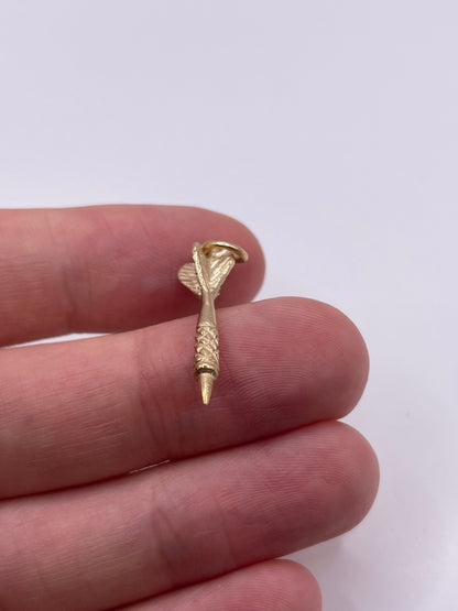 9ct gold dart pendant