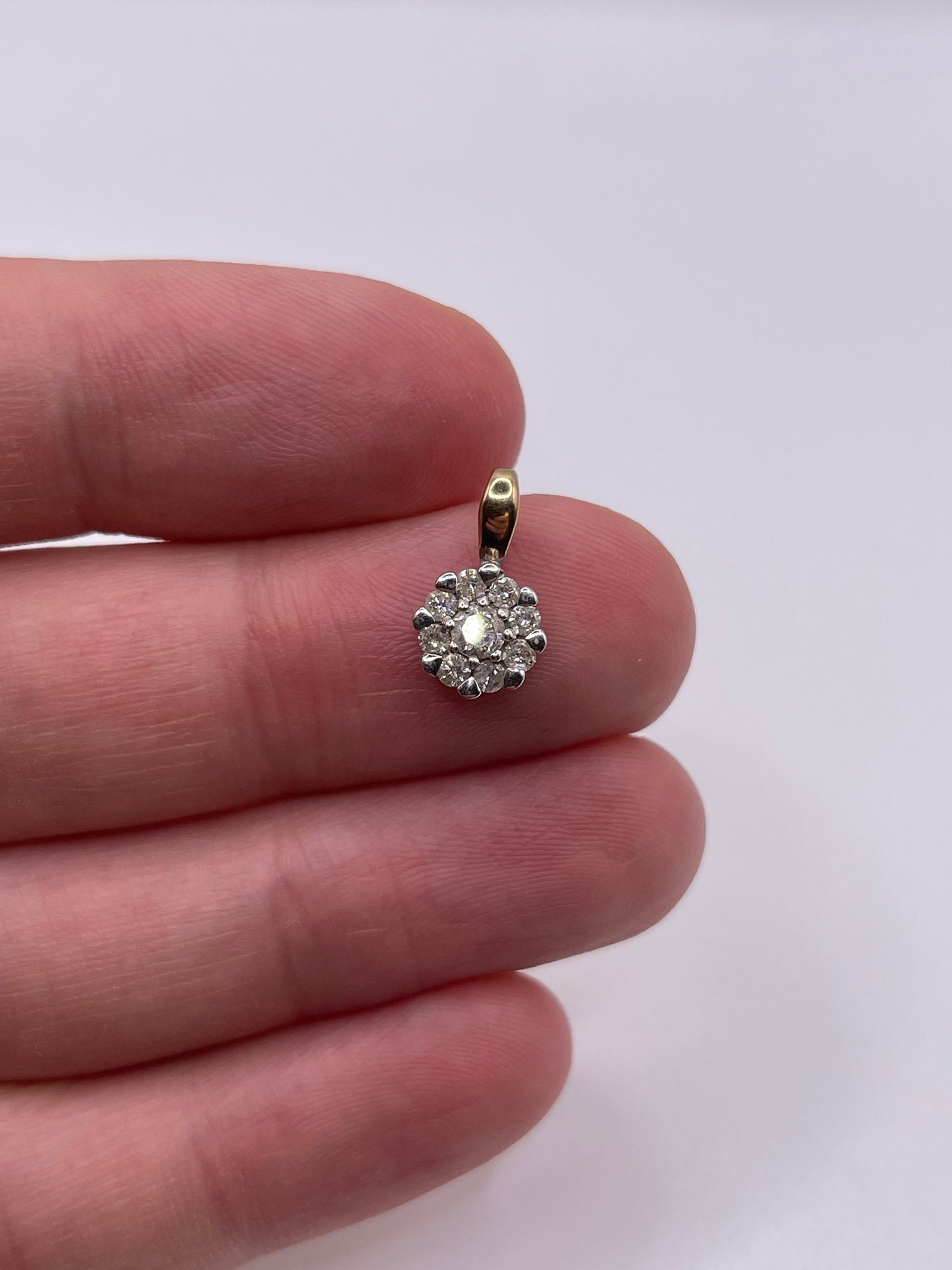 9ct gold diamond cluster pendant