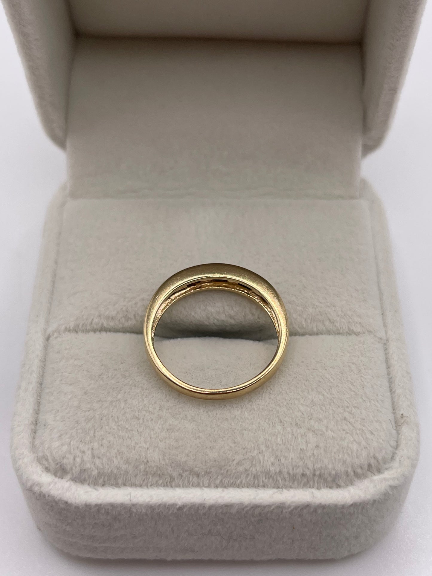 9ct gold sapphire and diamond ring