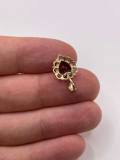9ct gold garnet heart pendant