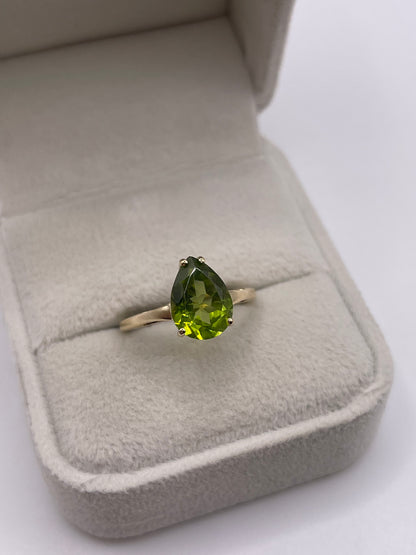9ct gold peridot ring