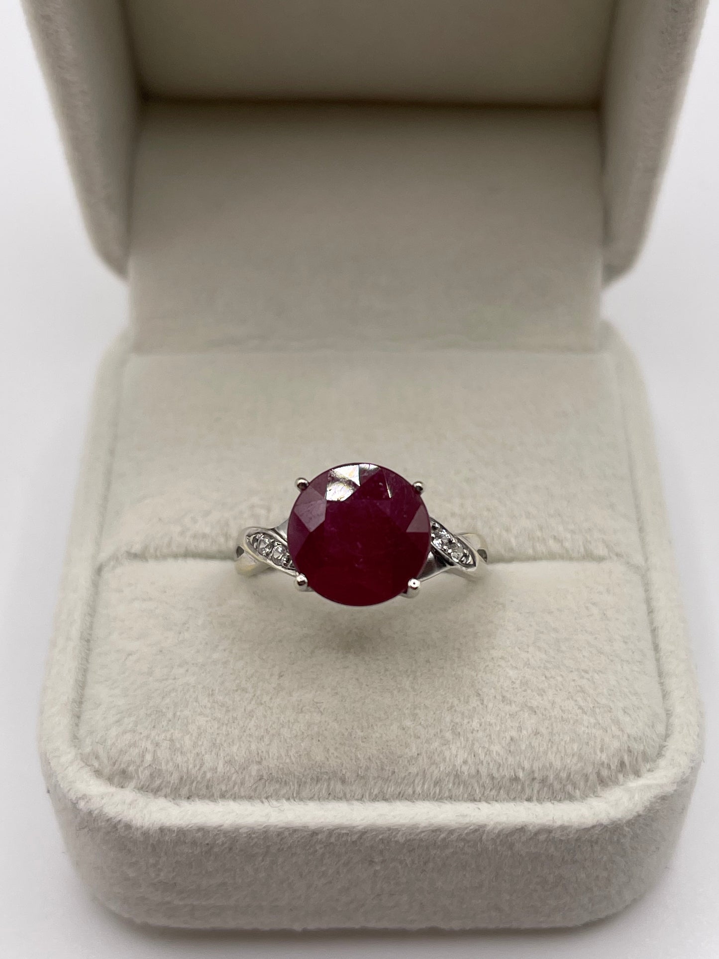 9ct white gold ruby and zircon ring
