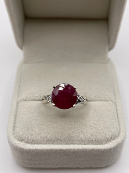 9ct white gold ruby and zircon ring