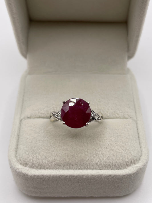 9ct white gold ruby and zircon ring