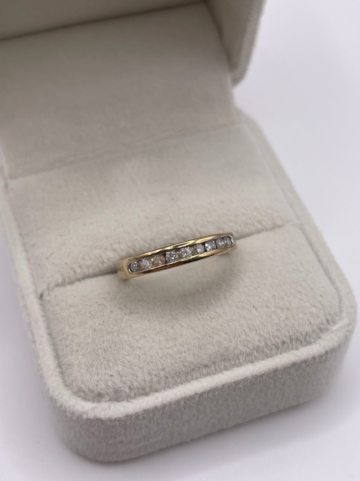 9ct gold diamond ring