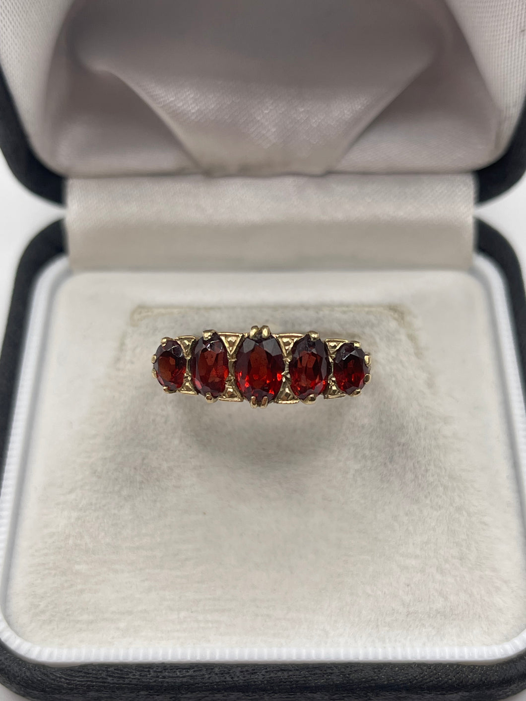 9ct gold garnet ring