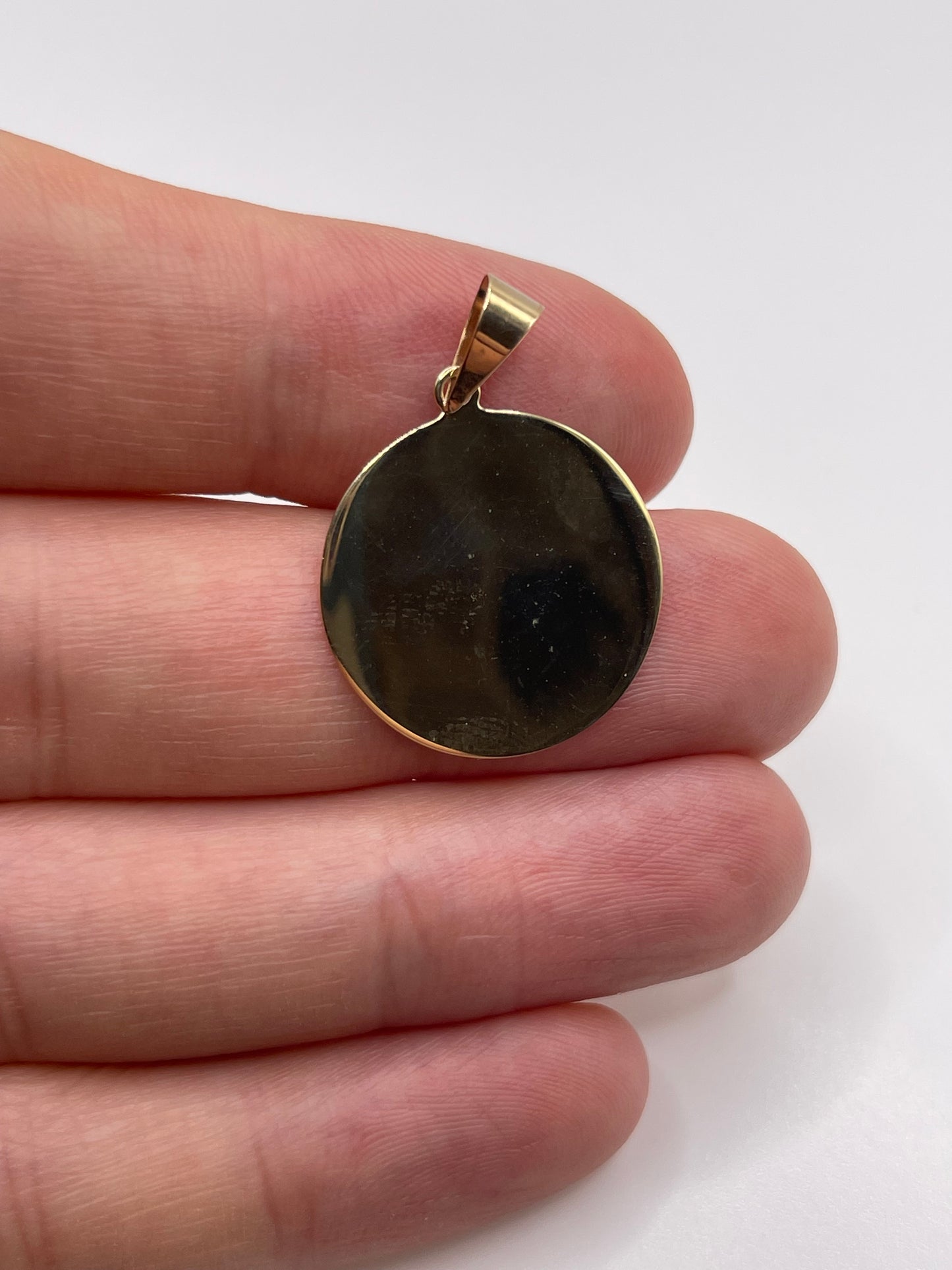 9ct gold medallion pendant