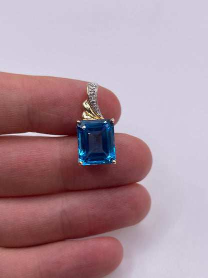 9ct gold blue topaz and diamond pendant