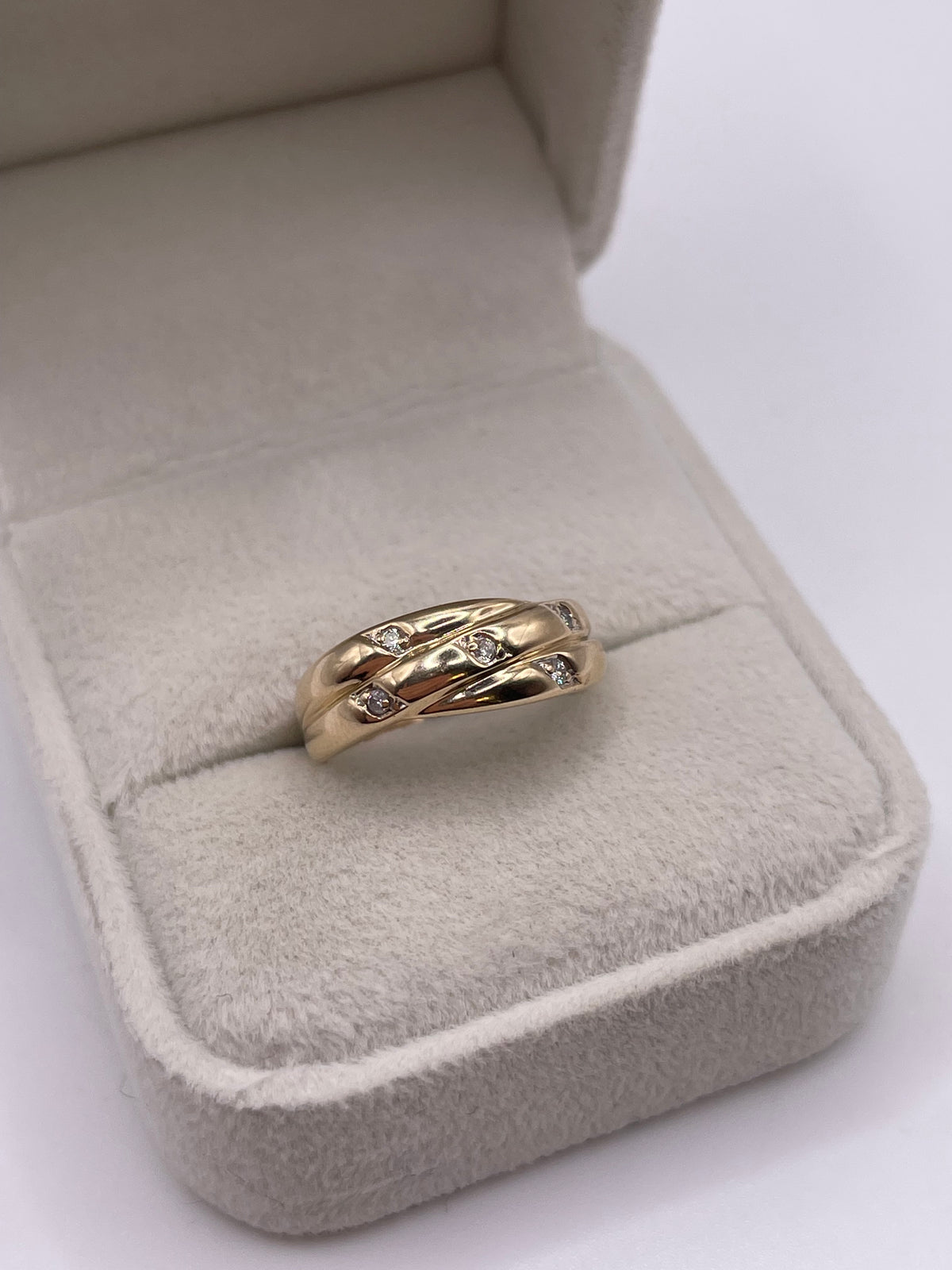 9ct gold diamond ring