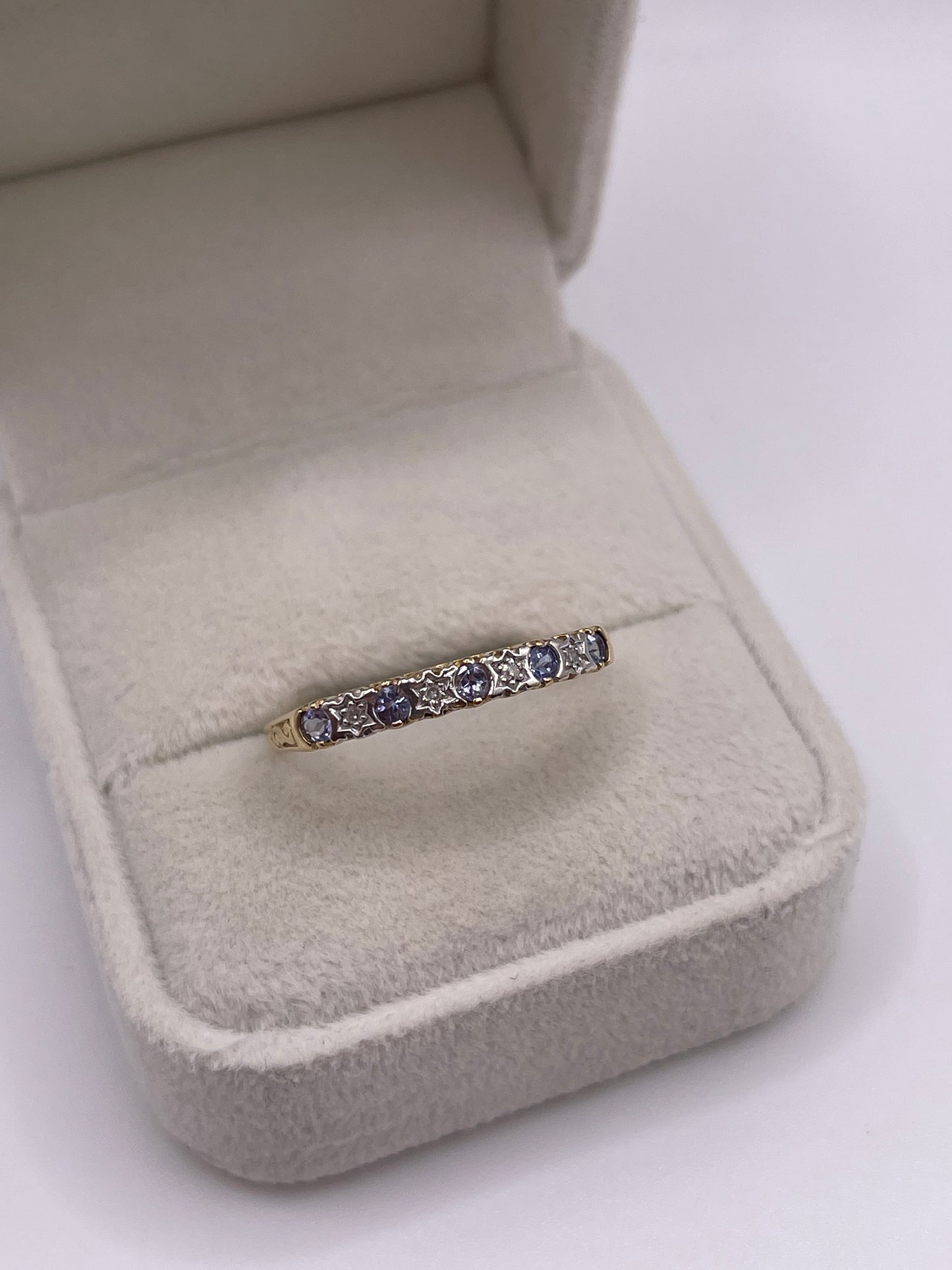 9ct gold tanzanite and diamond ring