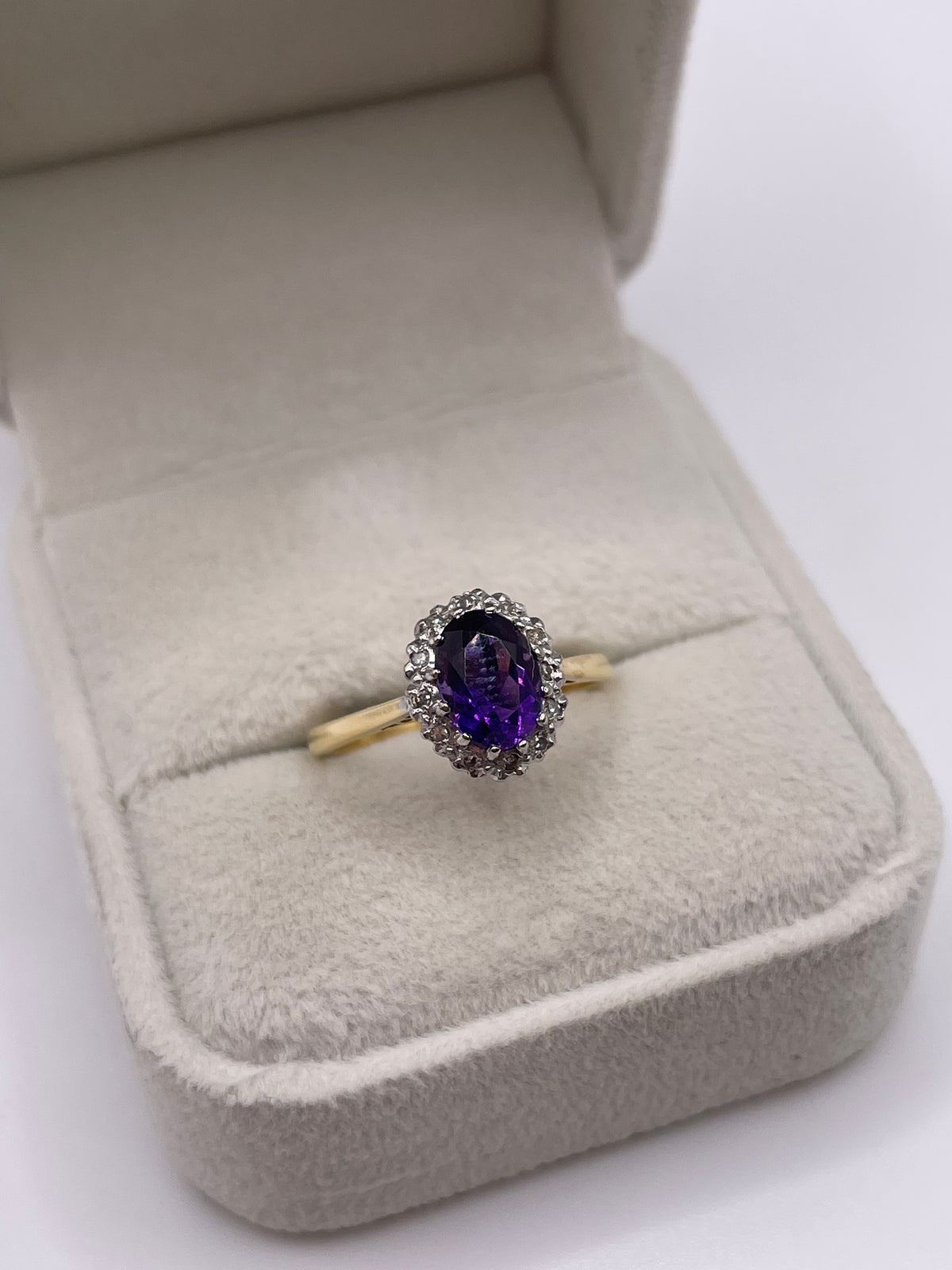18ct gold amethyst and diamond ring