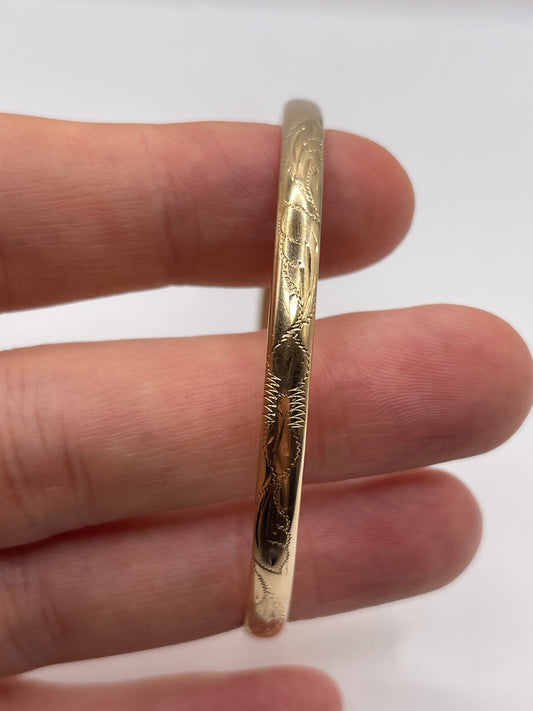 9ct gold bangle